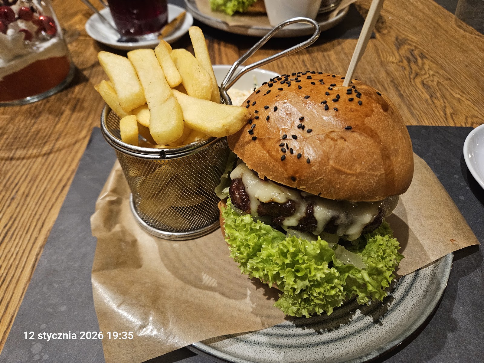Burger Sztolnia z frytkami